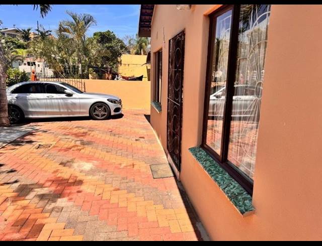 3 BEDROOM PROPERTY TO RENT IN PALMVIEW